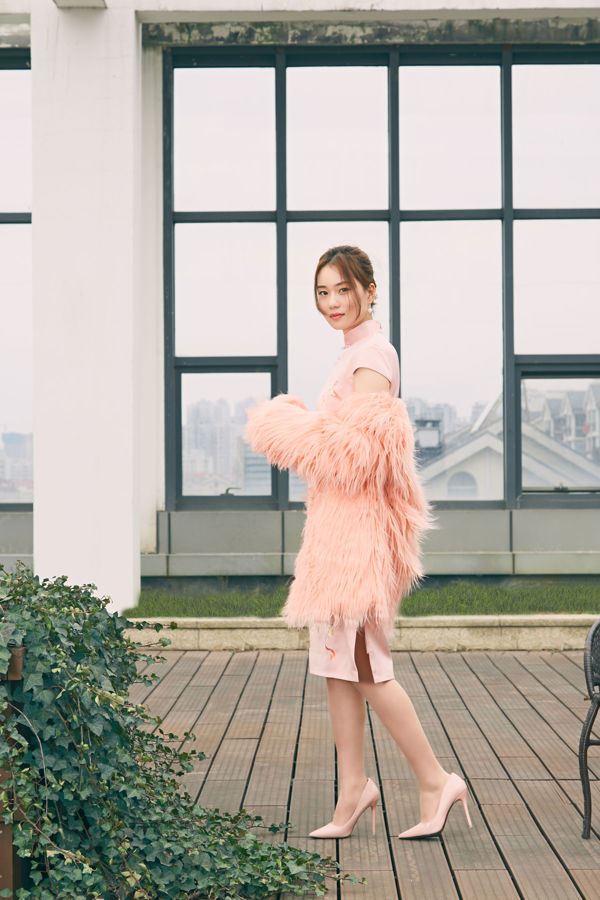 【ネス】NO.079風に乱れた髪を撫でるルル