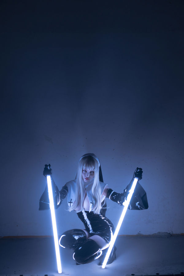 【ネットレッドコーザー写真】アニメブロガーが尻尾を脱ぐ美月-尼僧