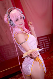 [Foto de COSER de celebridad de Internet] Zhou Ji es un lindo conejito - cheongsam Soniko