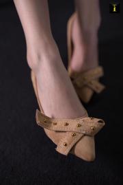 Ziwei "The Warehouse Girl" [Iss to IESS] Đôi chân nuột nà và đôi chân nuột nà