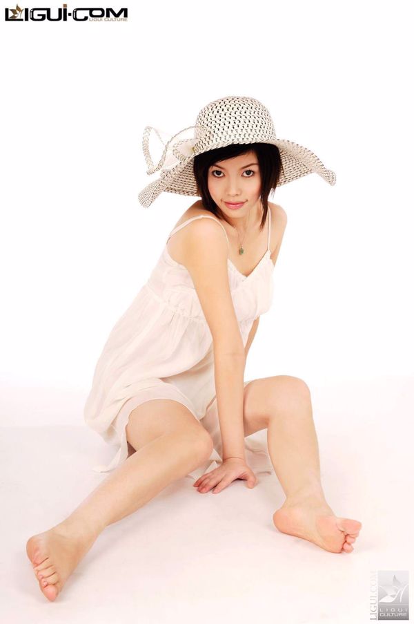 นางแบบ Muzi "Foot the Smile of a Straw Hat with Rounded Corners" [Ligui LiGui] Silk Foot Photo Picture